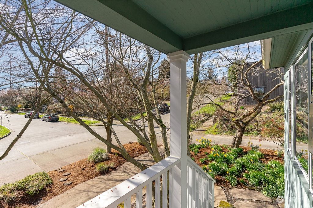 Photo of 552 NE 60th Street, Seattle, WA 98115 (MLS # 2200189)