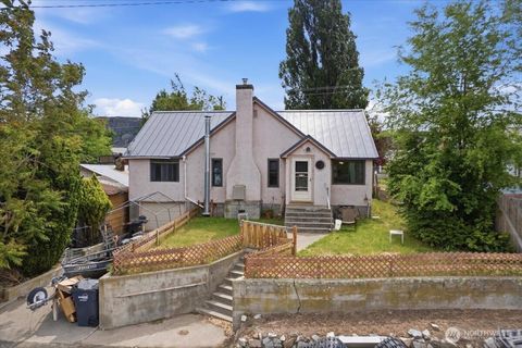 Photo of 118 Coulee Boulevard, Electric City, WA 99123 (MLS # 2524739)