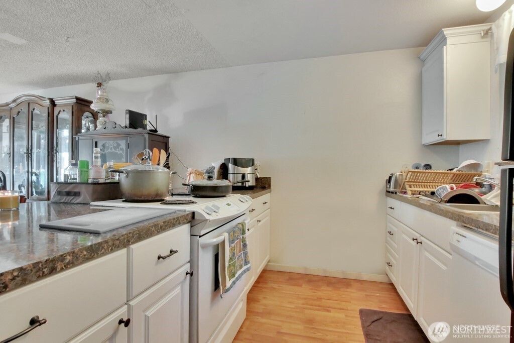 Photo of 2316 26th Avenue SE, Puyallup, WA 98374 (MLS # 2470638)