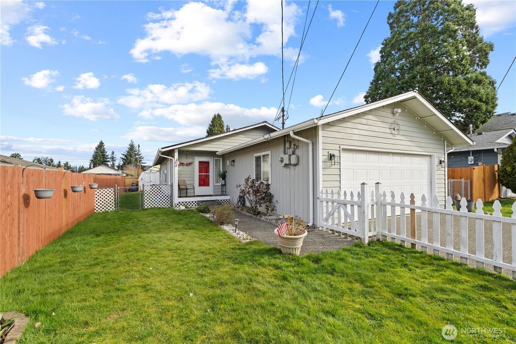 Photo of 2209 Adams Avenue, Everett, WA 98203 (MLS # 2497116)