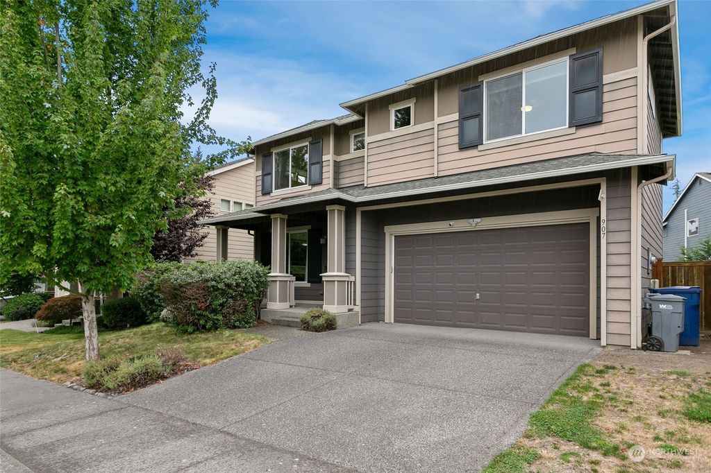 Photo of 907 207th Street SW, Lynnwood, WA 98036 (MLS # 2160976)