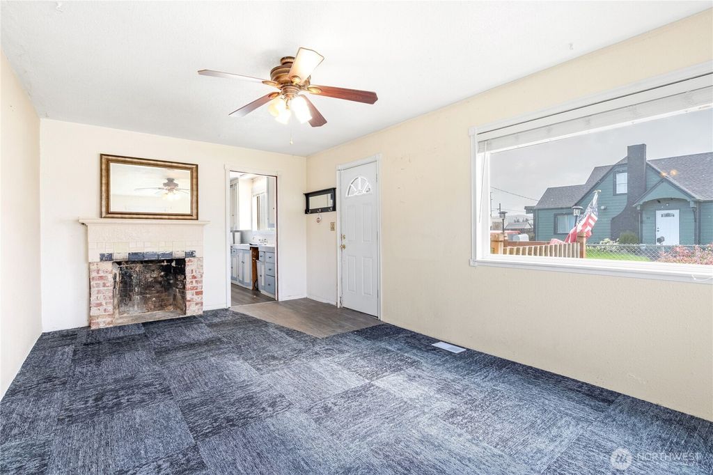 Photo of 351 N Jeffries Street, Aberdeen, WA 98520 (MLS # 2507009)