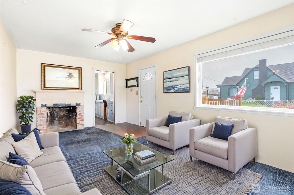 Photo of 351 N Jeffries Street, Aberdeen, WA 98520 (MLS # 2507009)