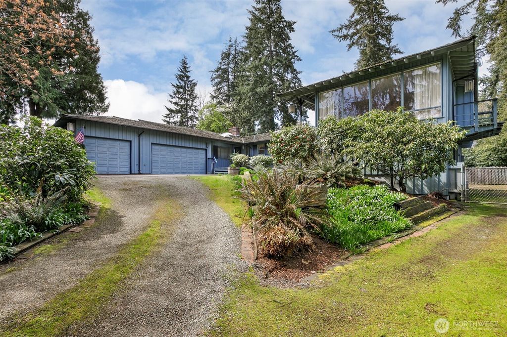 Photo of 2233 77th Avenue NE, Medina, WA 98039 (MLS # 2373822)