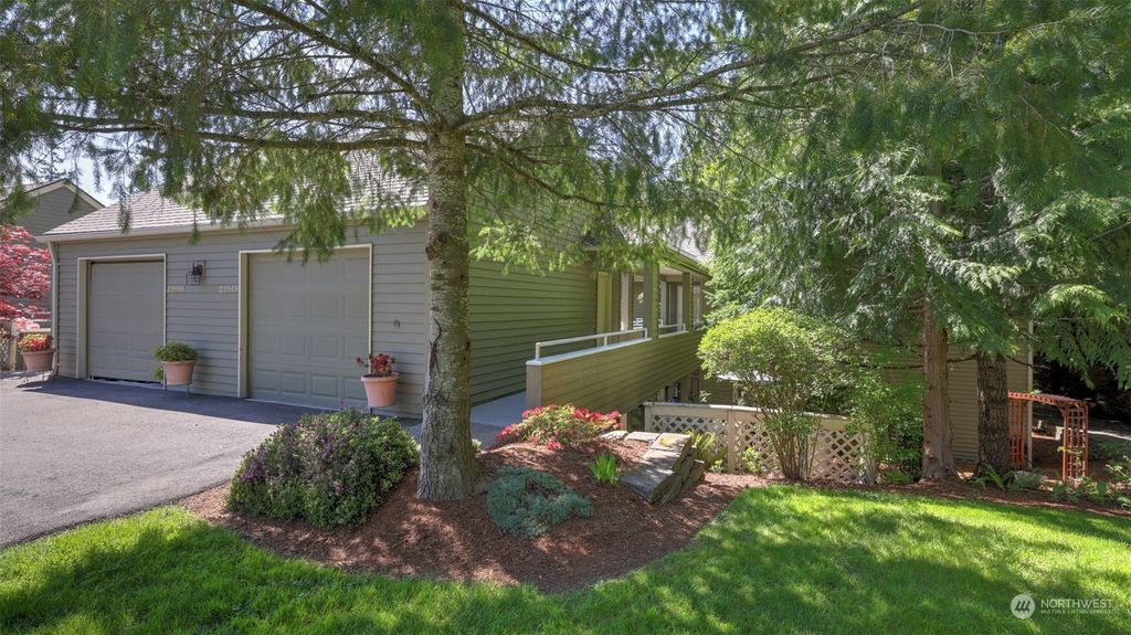 Photo of 22018 SE 40th Lane #2132, Issaquah, WA 98029 (MLS # 2065868)