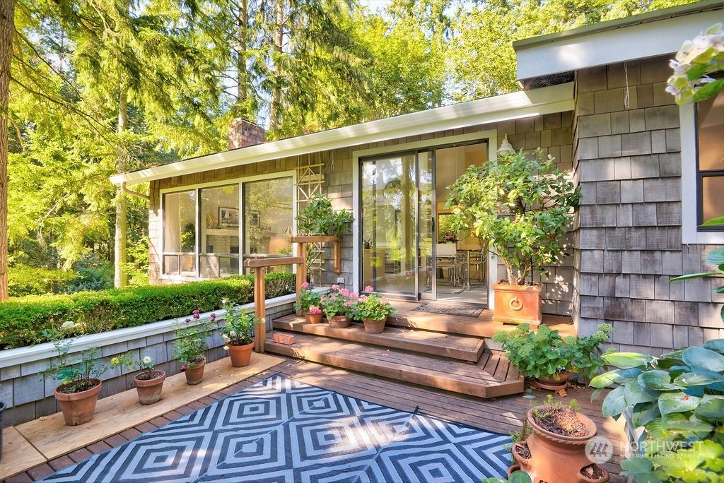 Photo of 24409 SE 20th Place, Sammamish, WA 98075 (MLS # 1995544)