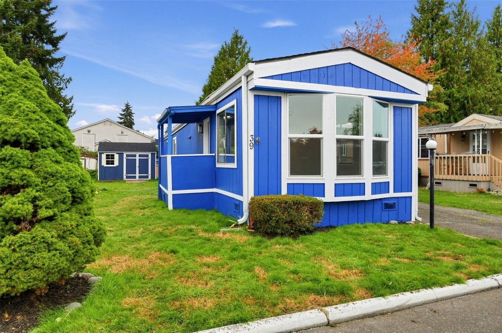 Photo of 11500 Meridian Avenue S #39, Everett, WA 98208 (MLS # 2597418)