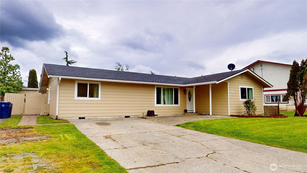 Photo of 218 S 24th Street S, Mount Vernon, WA 98274 (MLS # 2525195)