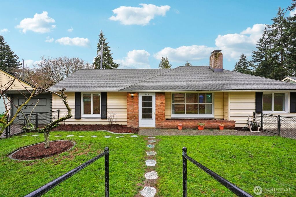 Photo of 15314 Interlake Avenue N, Shoreline, WA 98133 (MLS # 2490653)