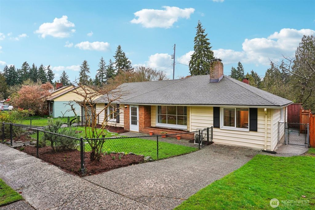 Photo of 15314 Interlake Avenue N, Shoreline, WA 98133 (MLS # 2490653)