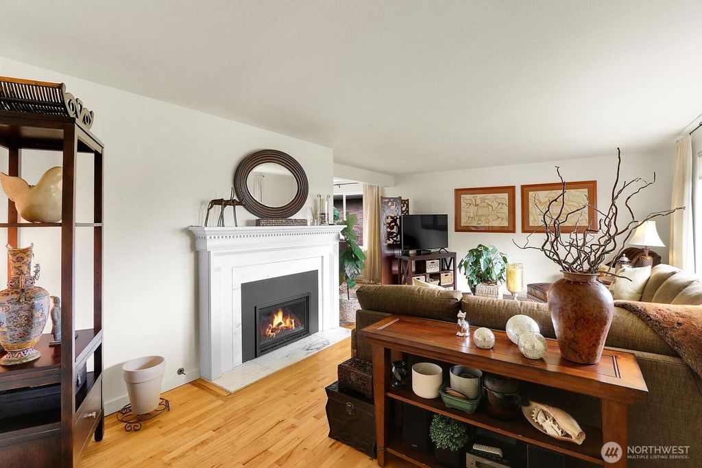Photo of 4012 SW 107th Street, Seattle, WA 98146 (MLS # 2422068)