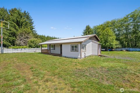 Photo of 10610 US Highway 101, Raymond, WA 98577 (MLS # 2388250)