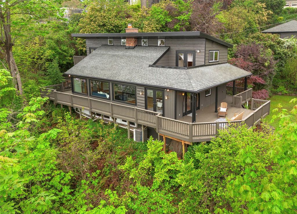 Photo of 11706 Lakeside Avenue NE, Seattle, WA 98125 (MLS # 2368373)