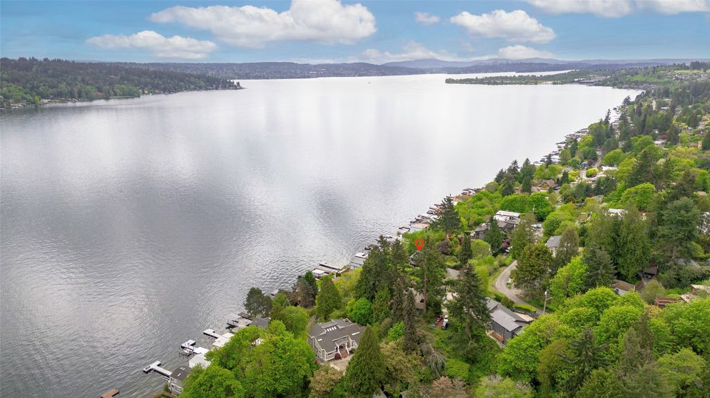Photo of 11706 Lakeside Avenue NE, Seattle, WA 98125 (MLS # 2368373)