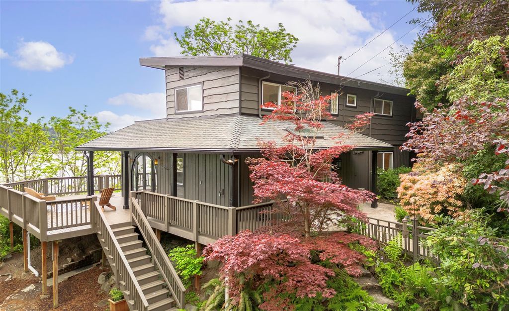 Photo of 11706 Lakeside Avenue NE, Seattle, WA 98125 (MLS # 2368373)