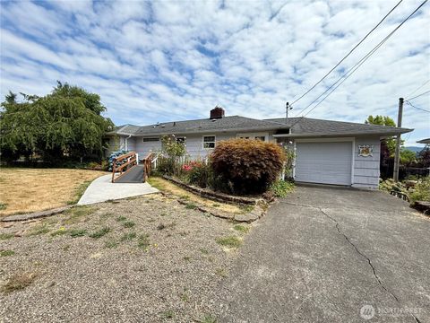 Photo of 12 Scenic View Place, Longview, WA 98632 (MLS # 2408511)