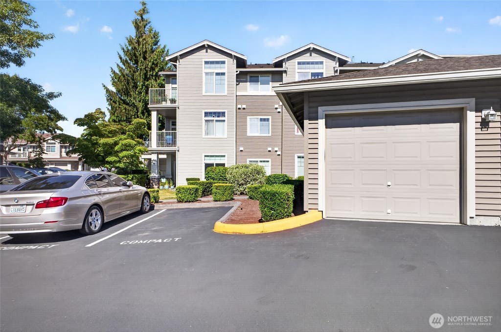 Photo of 6117 Isaac Avenue SE #H-14, Auburn, WA 98092 (MLS # 2555364)