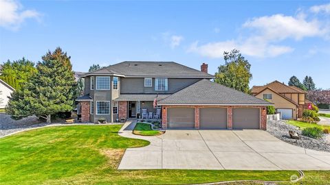 Photo of 2327 Grand Avenue, East Wenatchee, WA 98802 (MLS # 2438914)