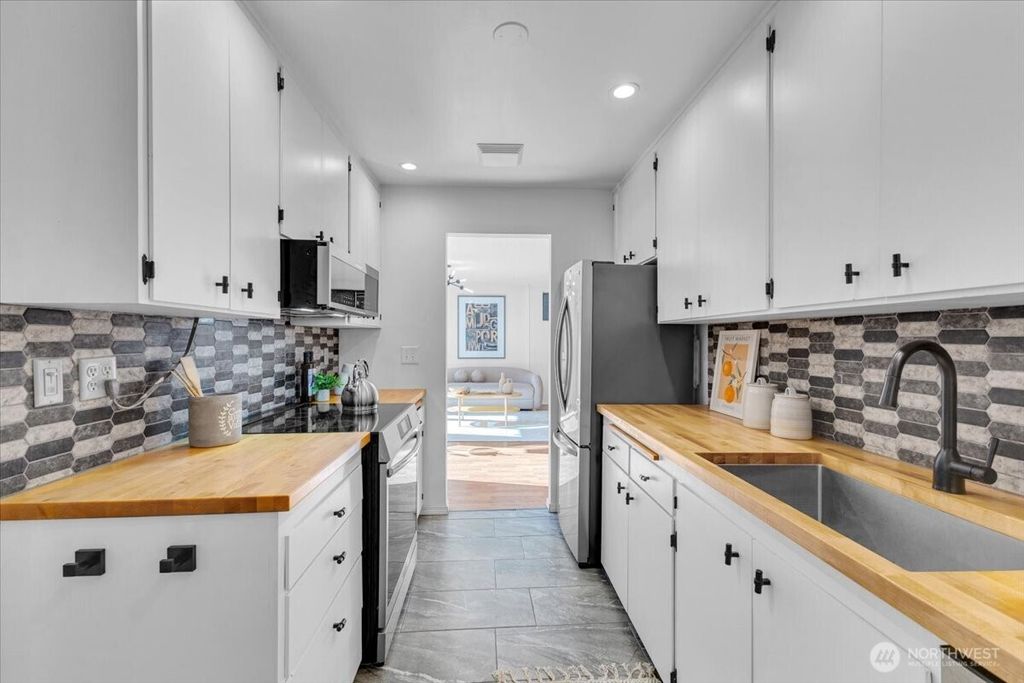 Photo of 654 W Olympic Place #101, Seattle, WA 98119 (MLS # 2440882)