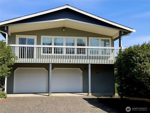 712 S Sand Dune Avenue SW Ocean Shores WA 98569