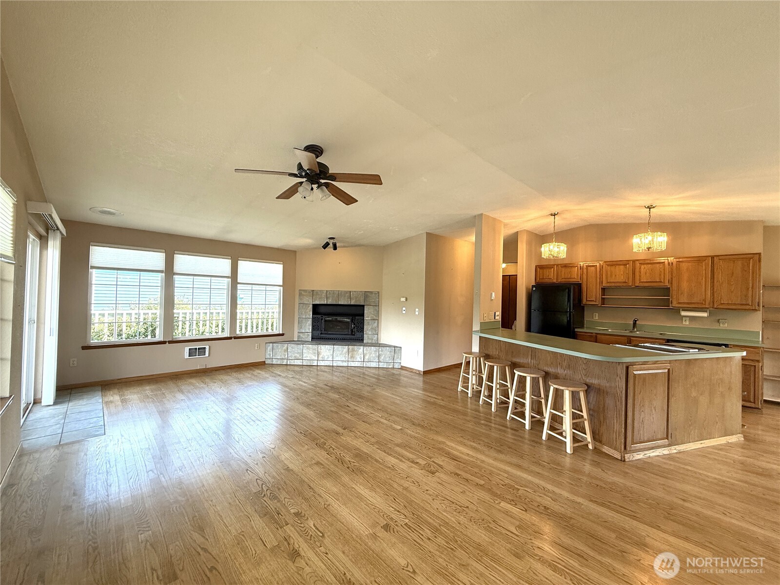 712 S Sand Dune Avenue SW