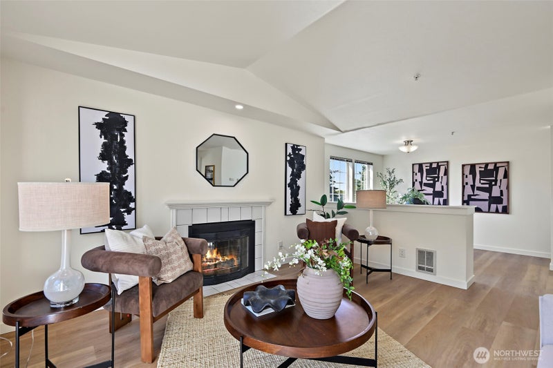 901 Sunset Boulevard NE B307