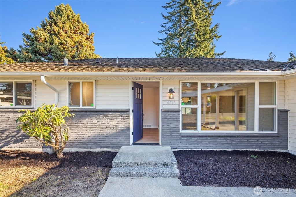 Photo of 19212 Wallingford Avenue N, Shoreline, WA 98133 (MLS # 2393833)