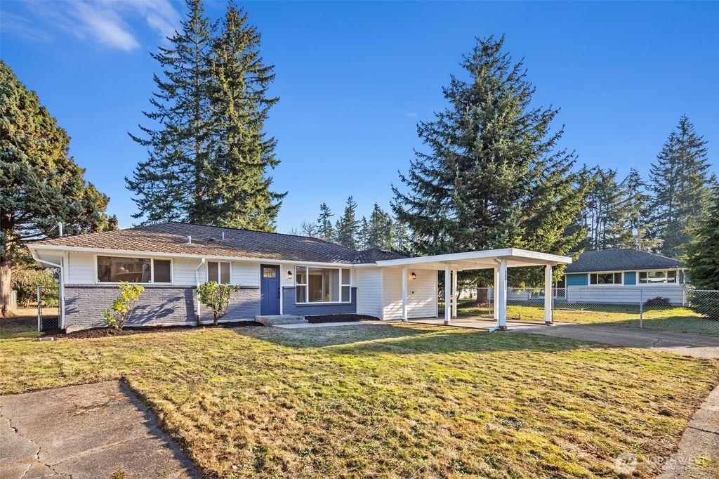 Photo of 19212 Wallingford Avenue N, Shoreline, WA 98133 (MLS # 2393833)