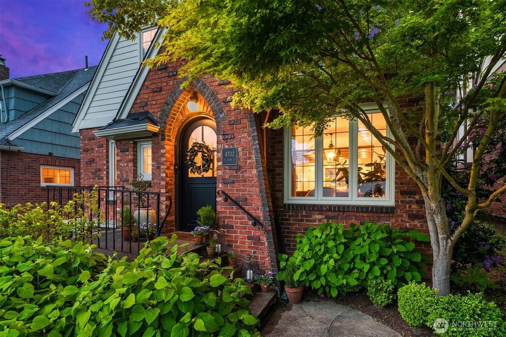 Photo of 4332 NE 43rd Street, Seattle, WA 98105 (MLS # 2378642)