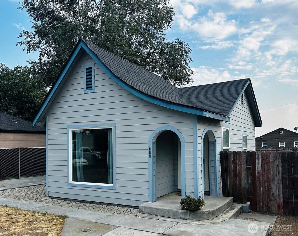 Photo of 260 SW 6th Avenue SW, Ephrata, WA 98837 (MLS # 2570428)