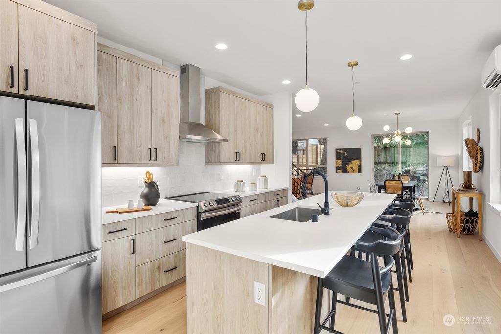 Photo of 14048 Palatine Avenue N, Seattle, WA 98133 (MLS # 2207107)