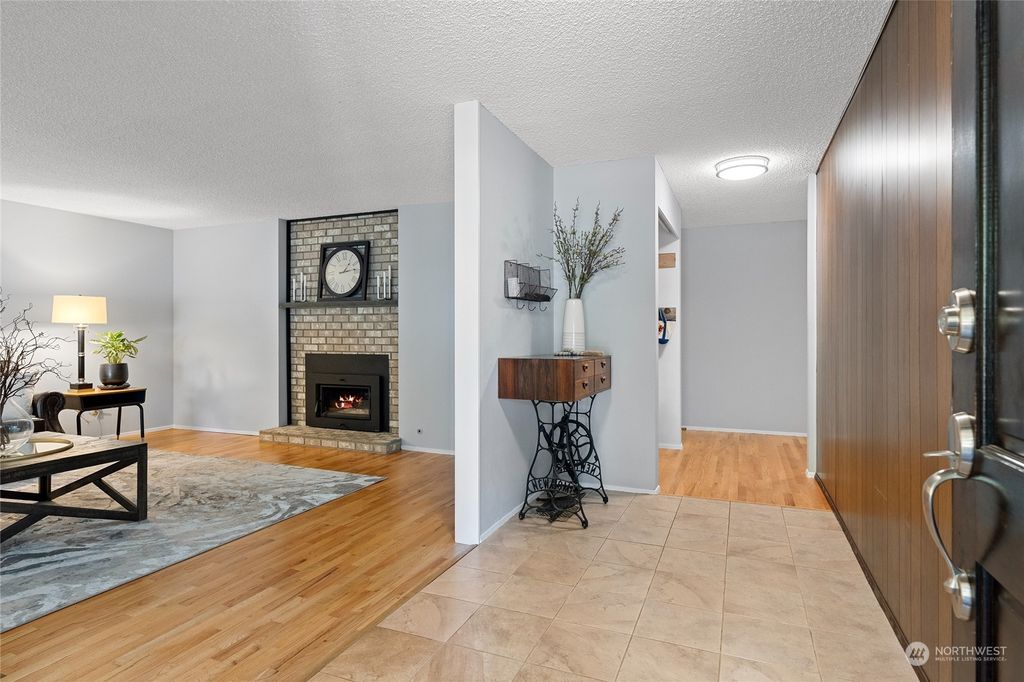 Photo of 11723 NE 142nd Street, Kirkland, WA 98034 (MLS # 2148165)