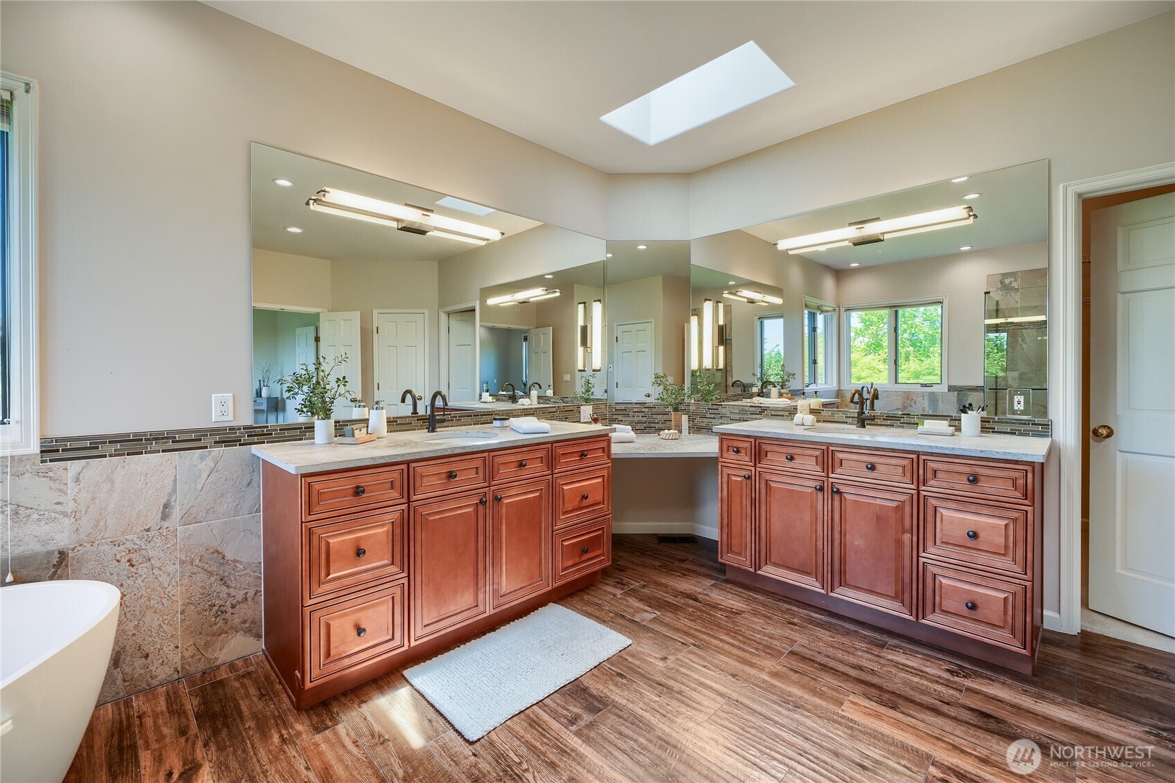 Bellevue, Washington, 98006, United States, 4 Bedrooms Bedrooms, ,3 BathroomsBathrooms,Residential,Active,2051947