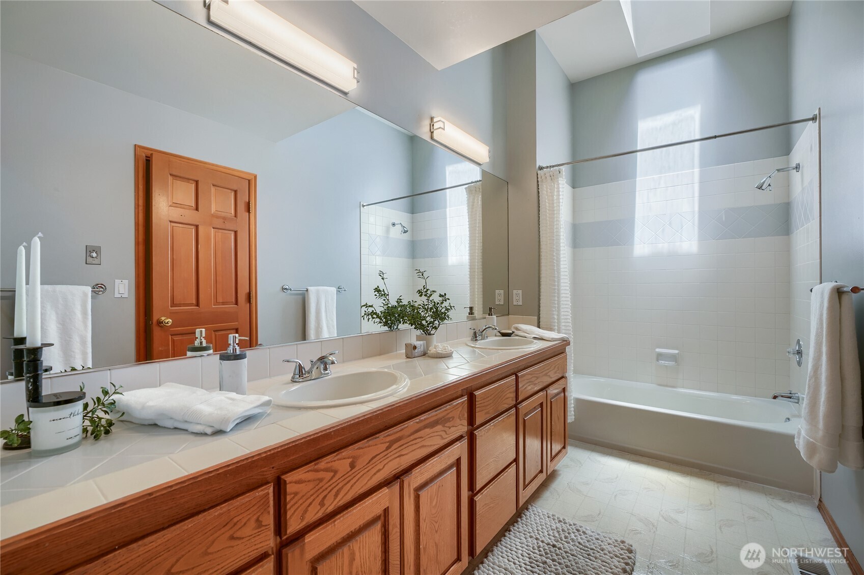 Bellevue, Washington, 98006, United States, 4 Bedrooms Bedrooms, ,3 BathroomsBathrooms,Residential,Active,2051947