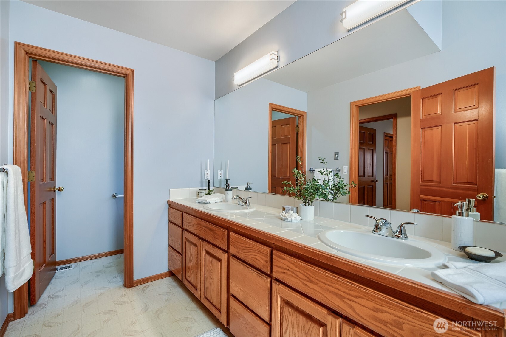 Bellevue, Washington, 98006, United States, 4 Bedrooms Bedrooms, ,3 BathroomsBathrooms,Residential,Active,2051947