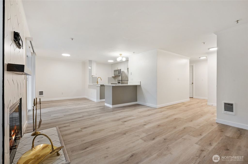 Photo of 12618 109th Court NE #H101, Kirkland, WA 98034 (MLS # 2483710)