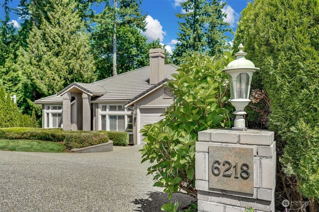 Photo of 6218 155th Place SE, Bellevue, WA 98006 (MLS # 2071146)