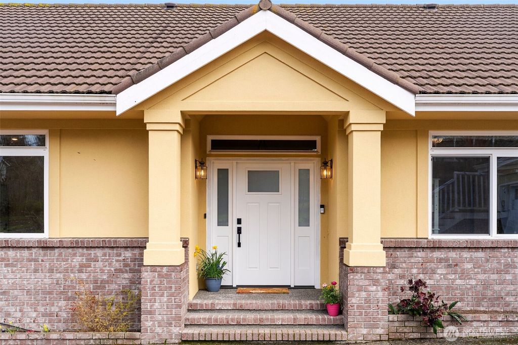 Photo of 2411 SW Freund Street, Oak Harbor, WA 98277 (MLS # 2491257)