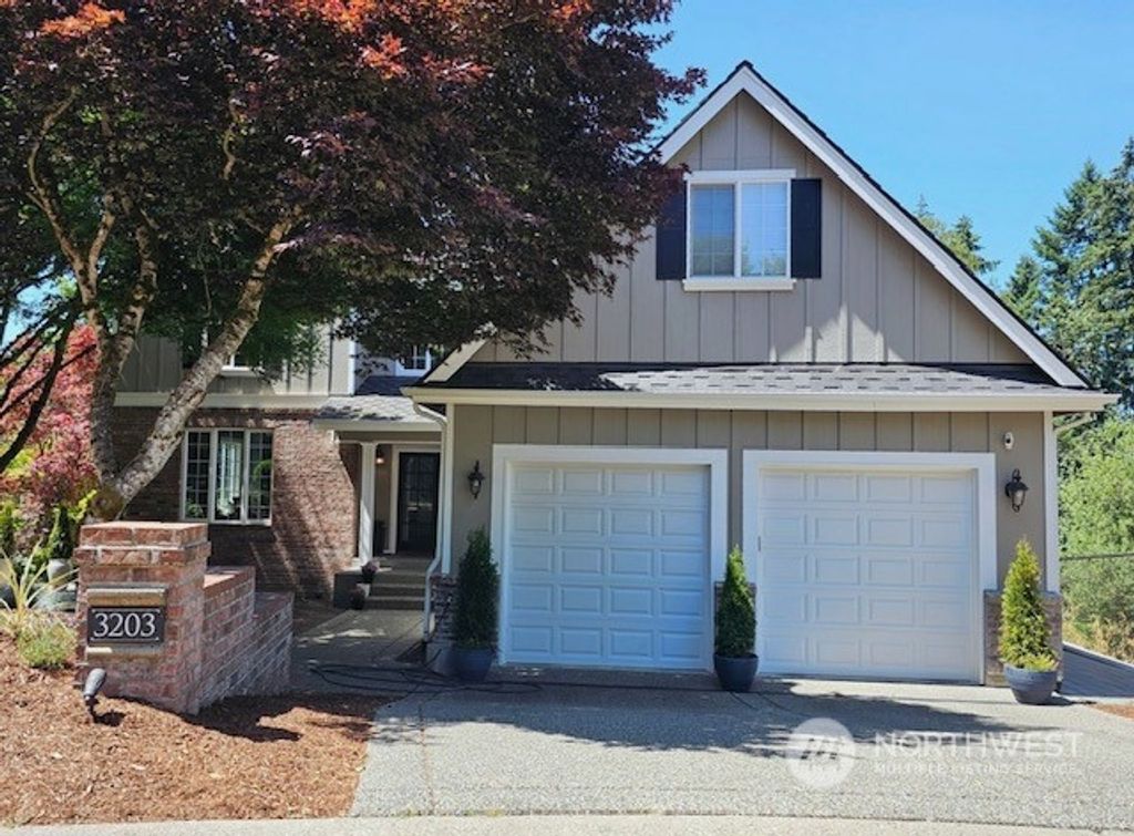 Photo of 3203 NE 26th Court, Renton, WA 98056 (MLS # 2264833)