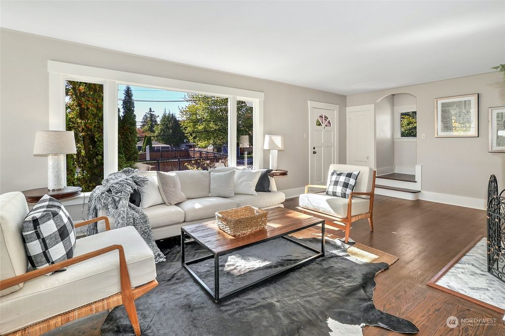 Photo of 2120 NE 75th Street, Seattle, WA 98115 (MLS # 2169709)