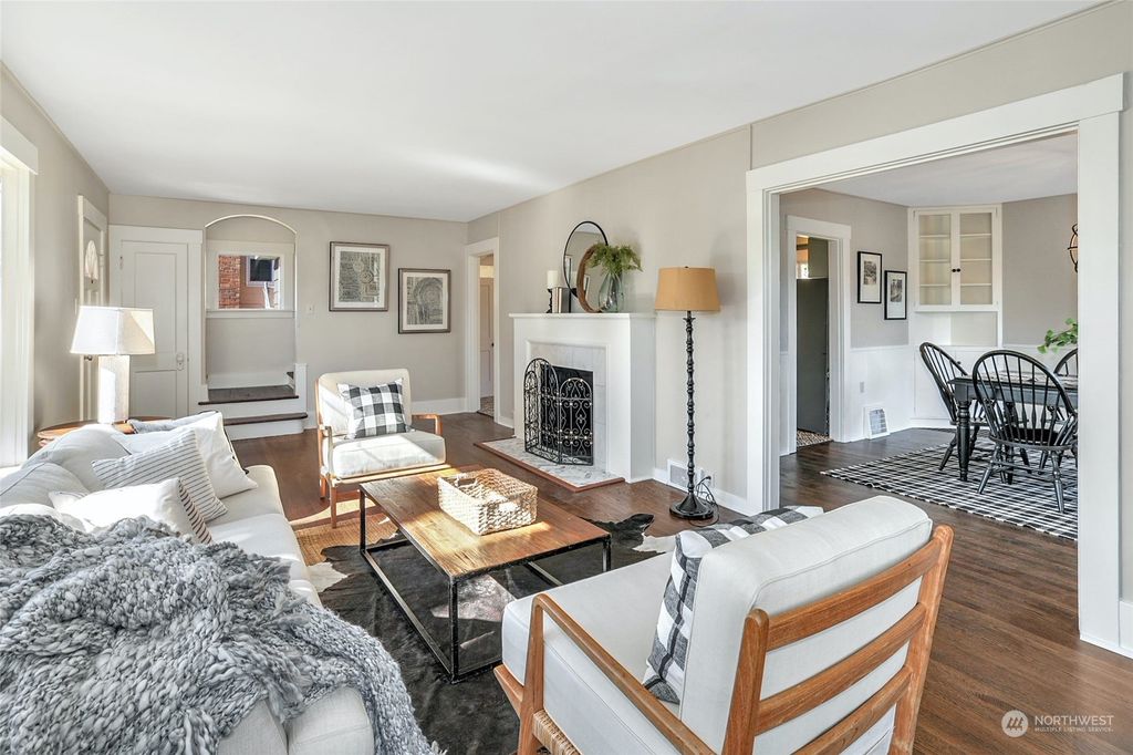 Photo of 2120 NE 75th Street, Seattle, WA 98115 (MLS # 2169709)