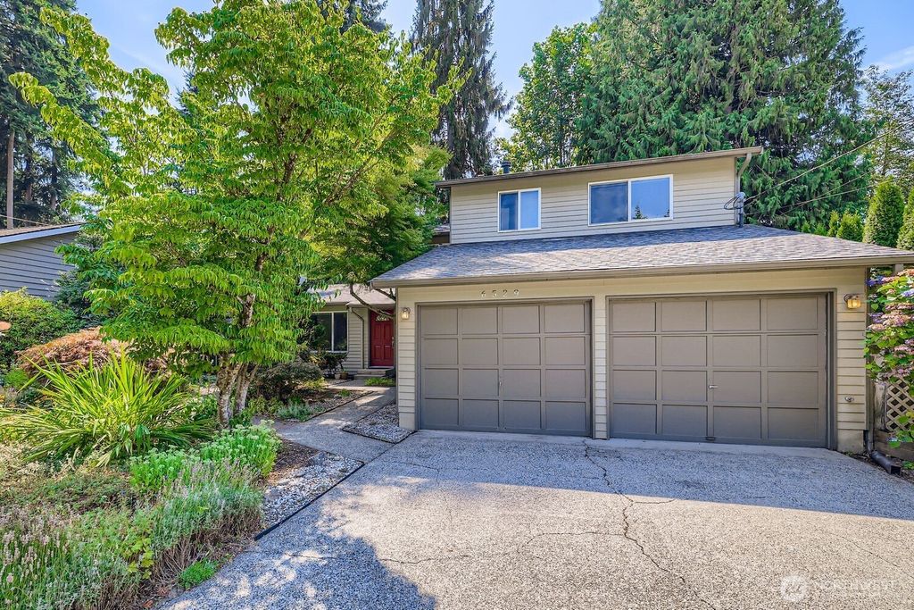 Photo of 6529 NE Arrowhead Drive, Kenmore, WA 98028 (MLS # 2416012)