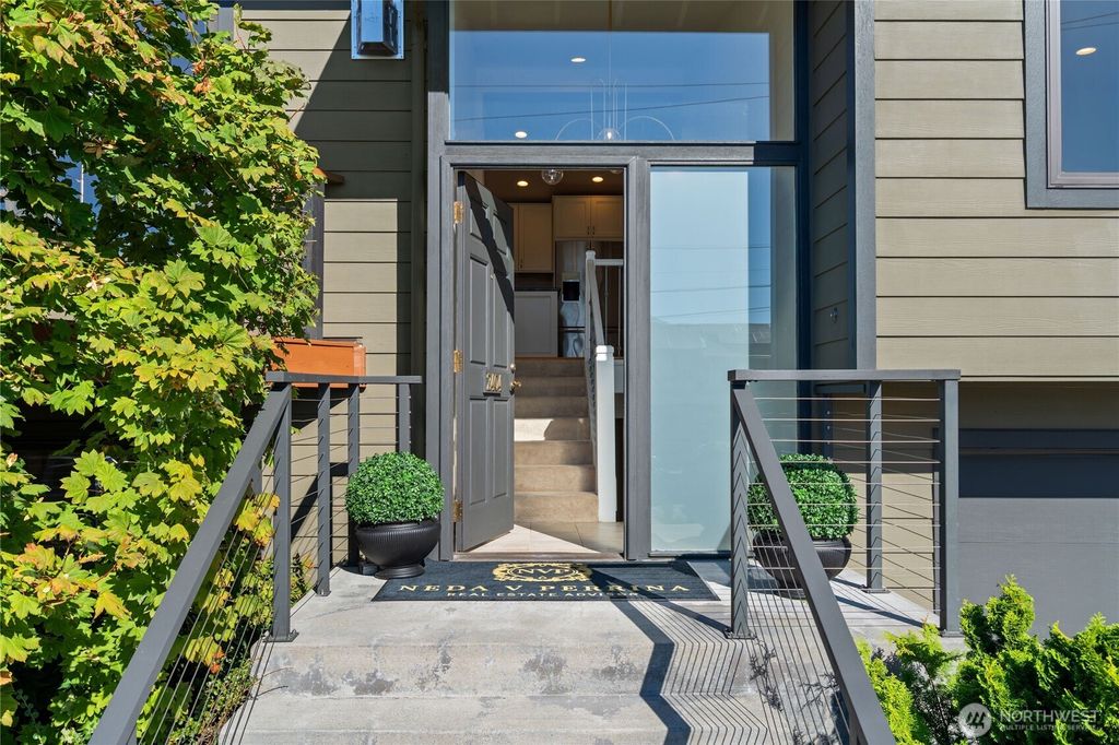 Photo of 2404 64th Avenue SE, Mercer Island, WA 98040 (MLS # 2423553)