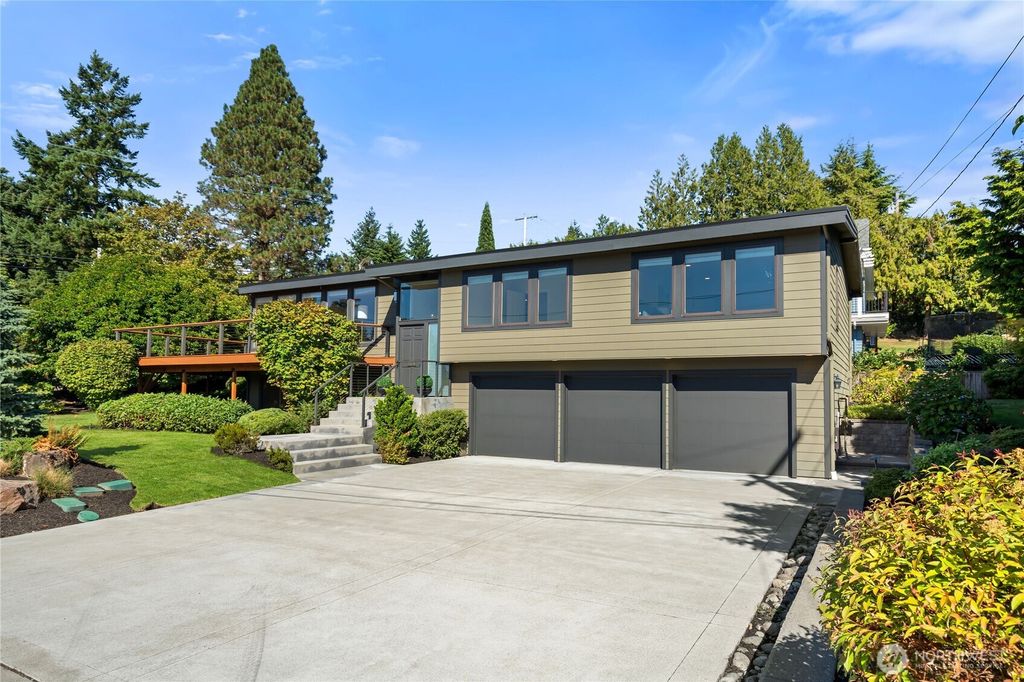 Photo of 2404 64th Avenue SE, Mercer Island, WA 98040 (MLS # 2423553)