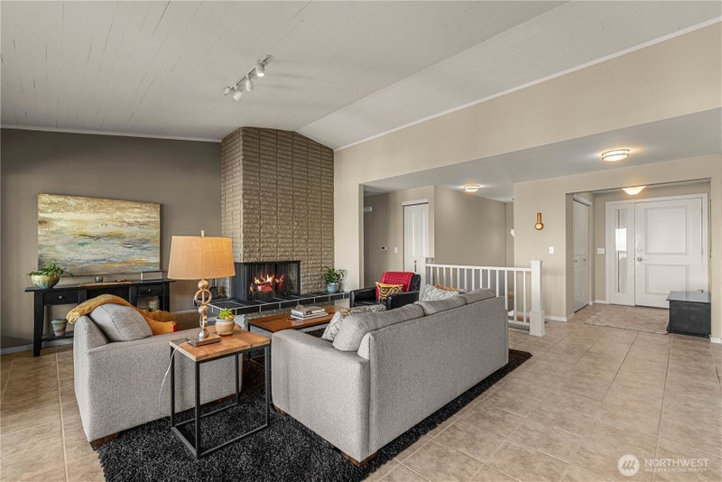 1729 Canyon Crest Drive