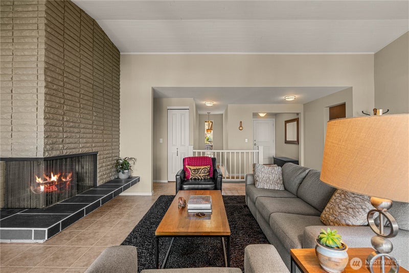 1729 Canyon Crest Drive