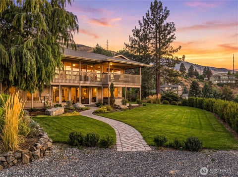 Photo of 1729 Canyon Crest Drive, Wenatchee, WA 98801 (MLS # 2587723)