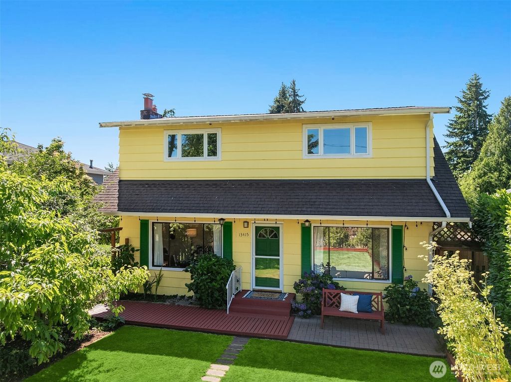 Photo of 13415 Corliss Avenue N, Seattle, WA 98133 (MLS # 2394652)