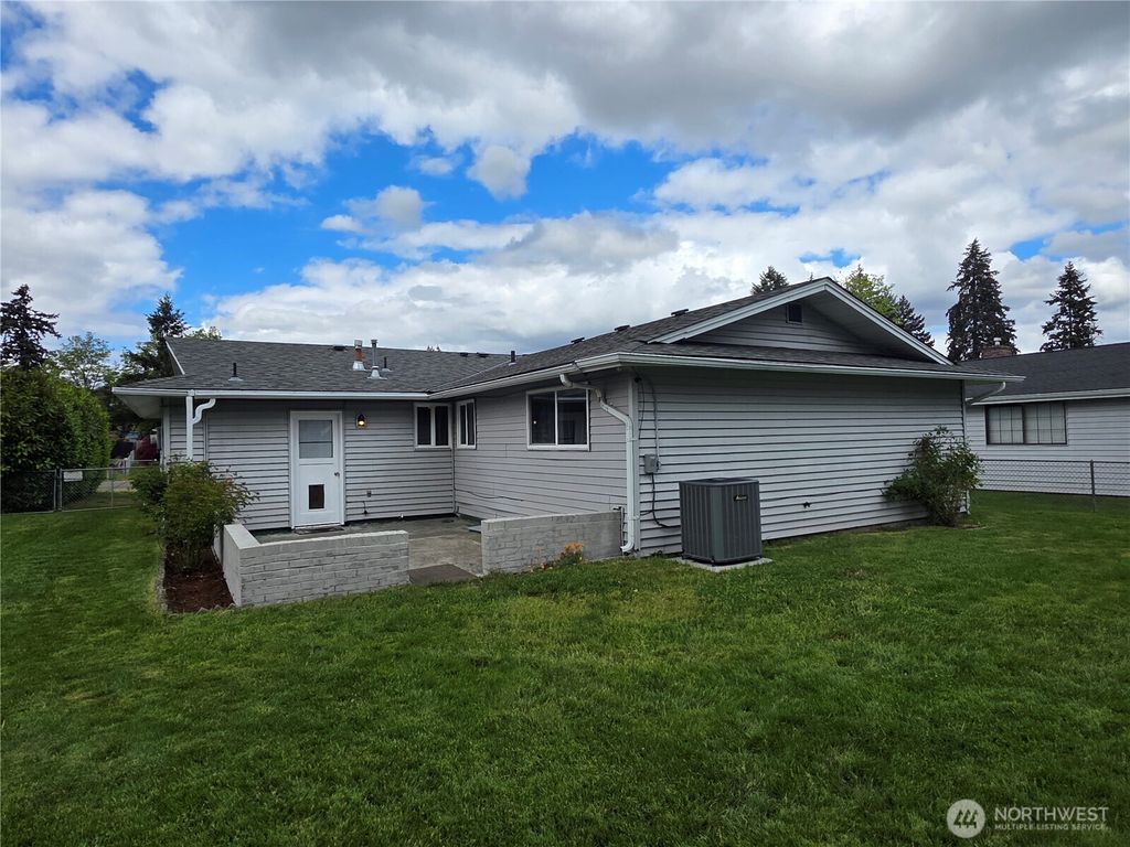 Photo of 212 173rd Street E, Spanaway, WA 98387 (MLS # 2521535)