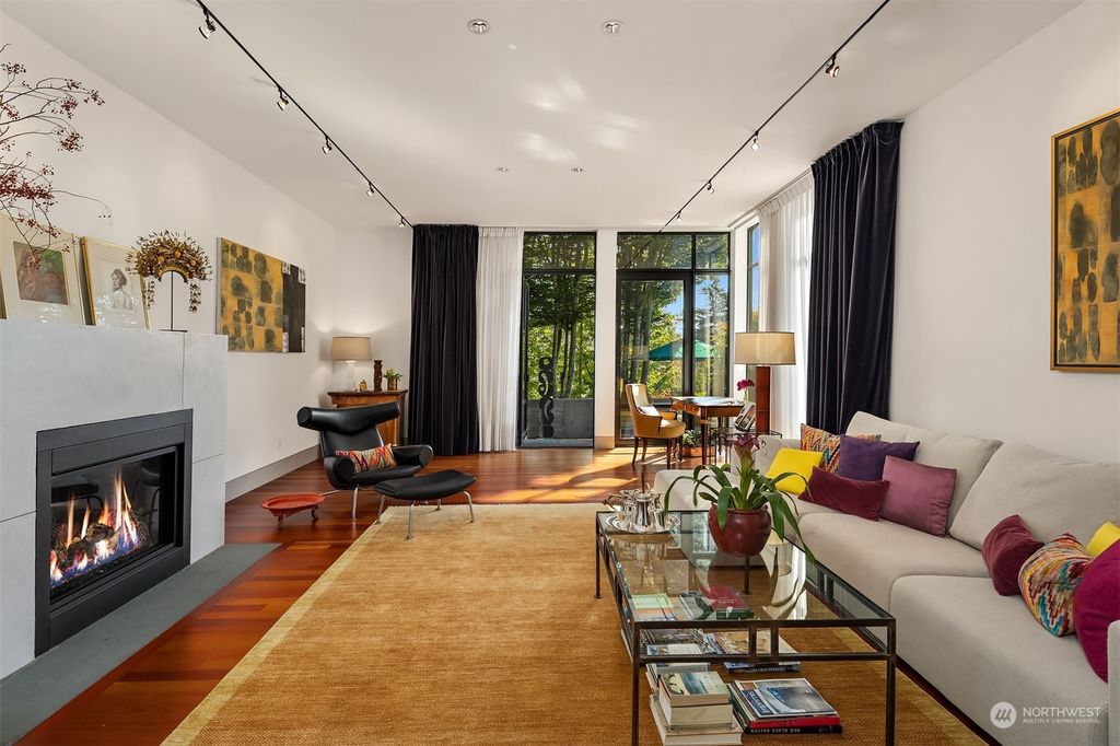 Photo of 1423 McGilvra Boulevard E, Seattle, WA 98112 (MLS # 2038034)